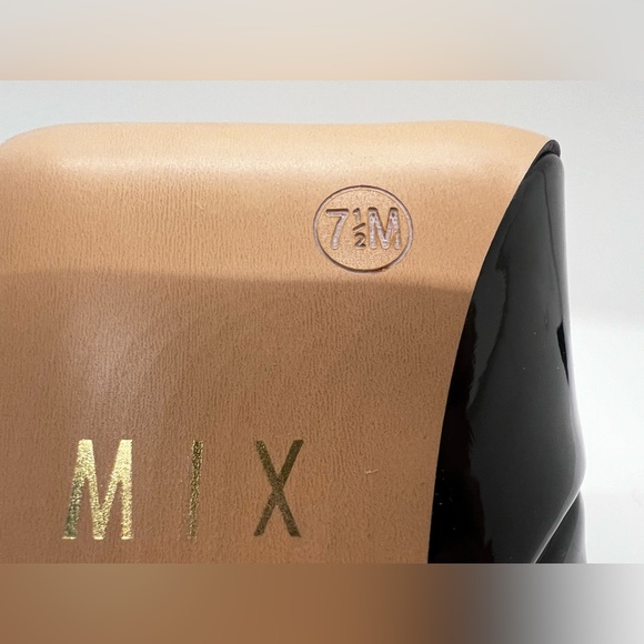 Mix No. 6 Platform Mary Jane heels. Black patent. Size 7.5. Excellent condition. - Picture 5 of 6